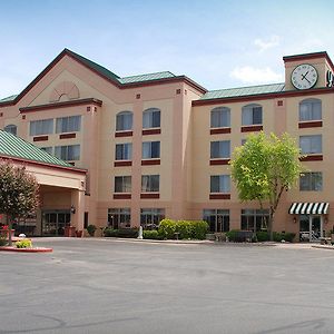 The Plaza Hotel & Suites Winona